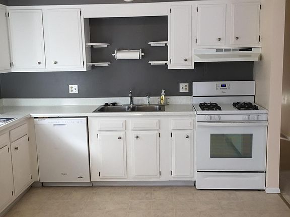 Fully applianced kitchen