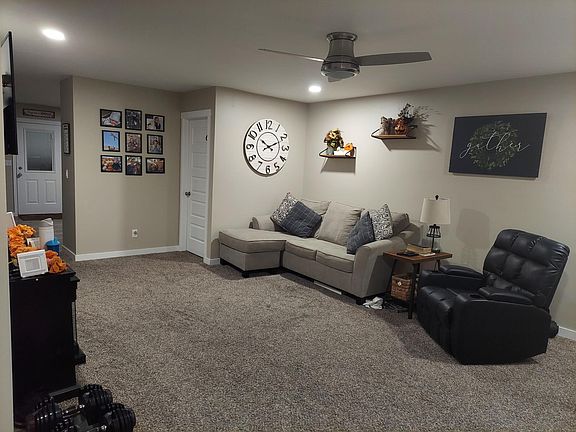 3rd image of 740 Trails End