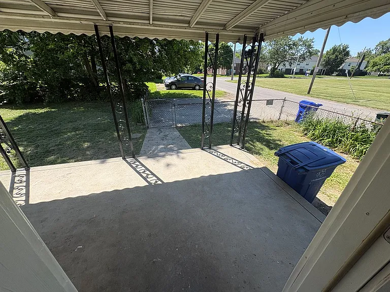 525 S Everett Ave — Photo 11