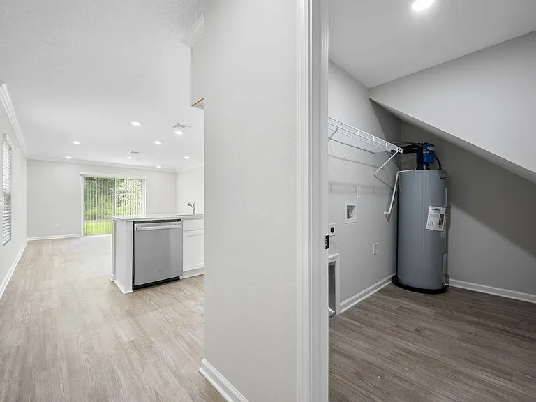 2628 Kohn Rd — Photo 11