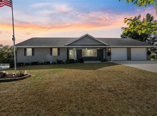 408 Robert Ct, Hopkinton, IA 52237
