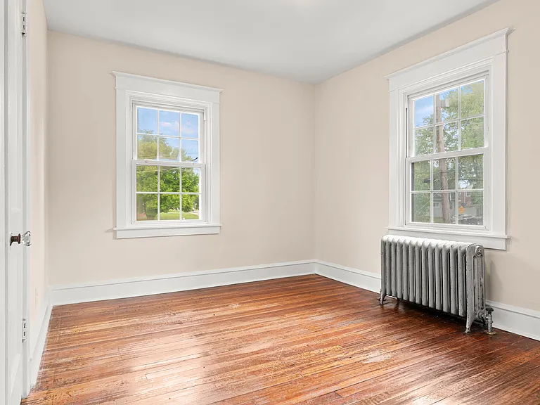 610 Saxer Ave — Photo 25