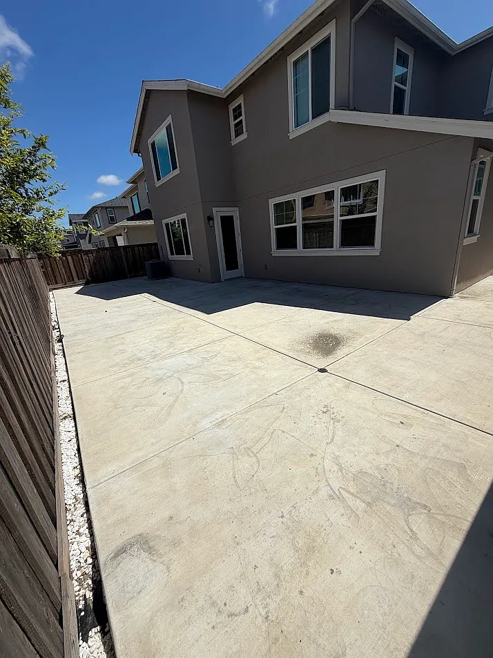 4 bed, 2437 sqft, $3,995 — Photo 4
