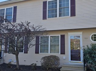 120 Briar Ln #120, Norwich, CT 06360