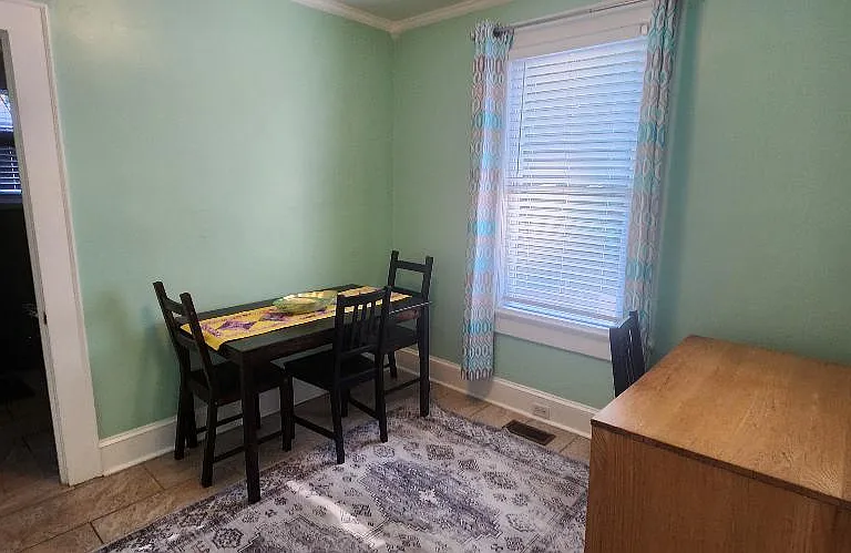 705 W Markham Ave #B — Photo 12
