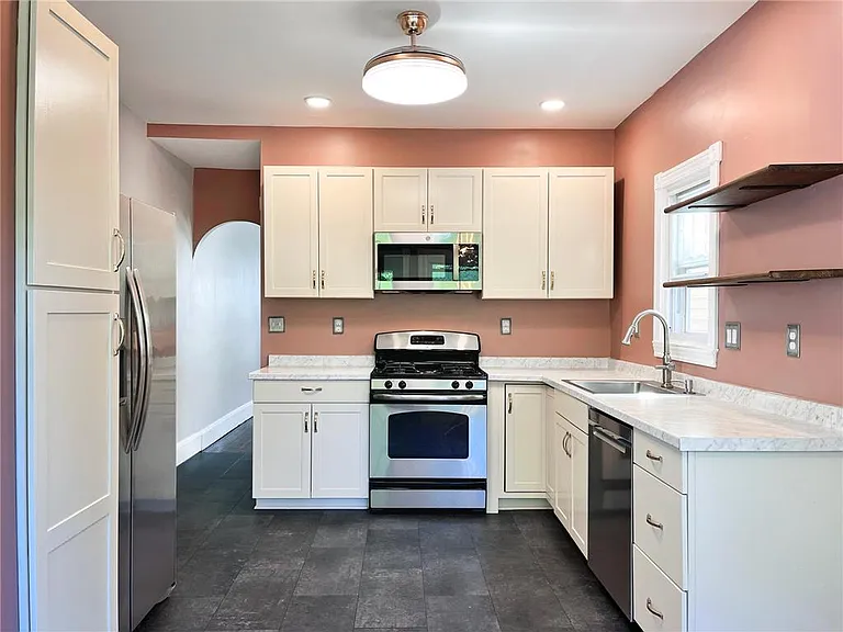 708 Pardee St — Photo 6