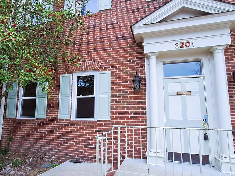 3201 Yorktown Ave #103 — Photo 3