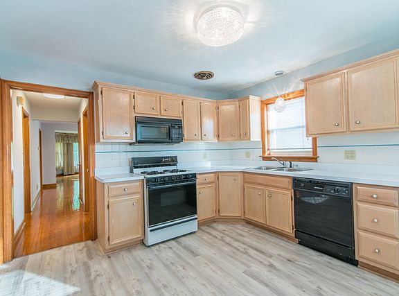 3rd image of 3546 W Columbus Ave
