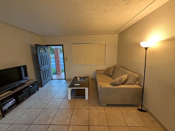 3rd image of 1037 SW 76th Ave