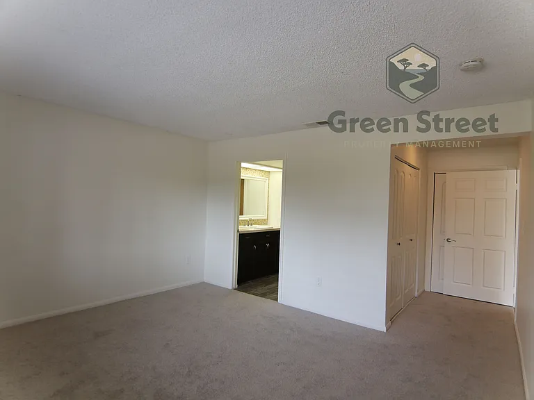 6812 Hyde Park Dr — Photo 12