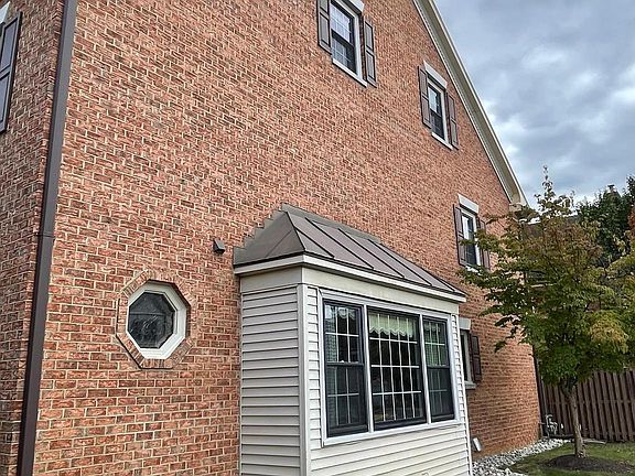 3rd image of 6273 Masefield Ct