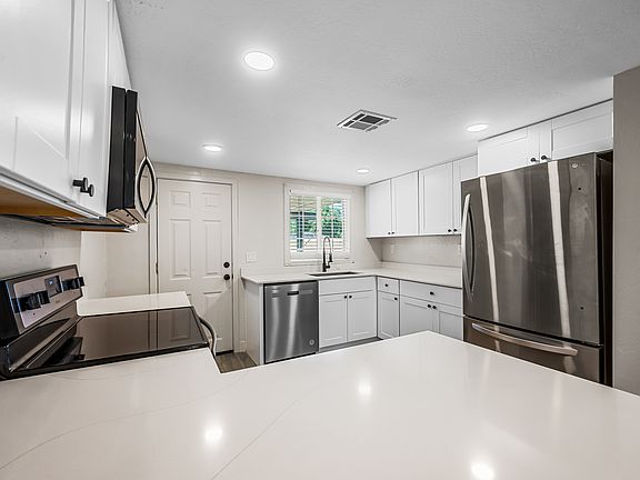3rd image of 750 W 1st St