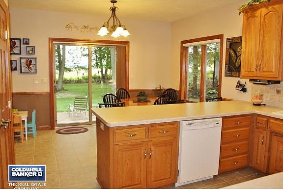 Kitchen & Dining Area