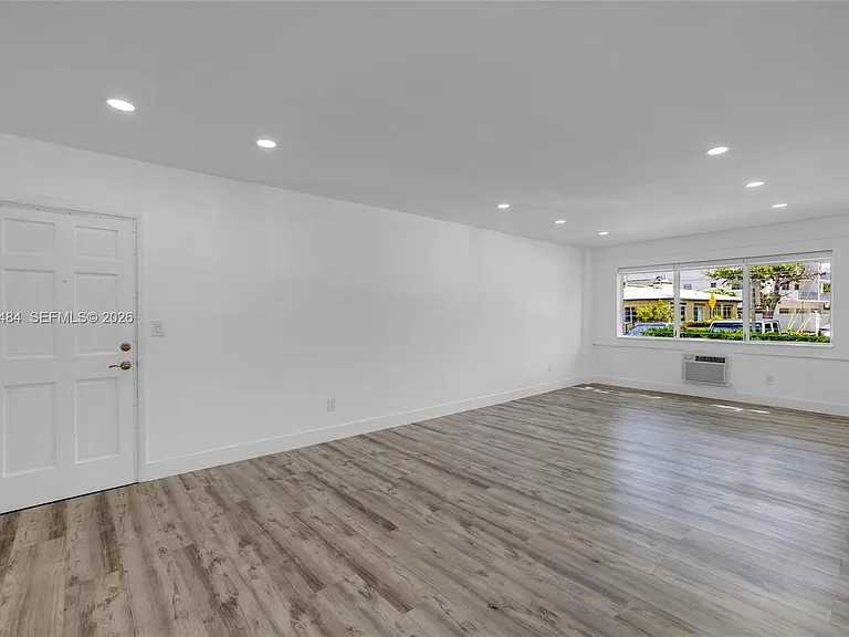 2250 Bay Dr #7 — Photo 7