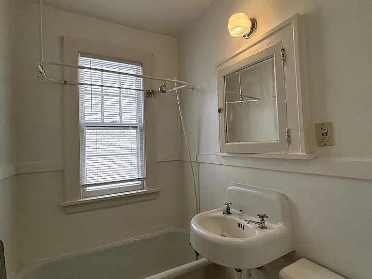 2166 Grand Ave — Photo 15