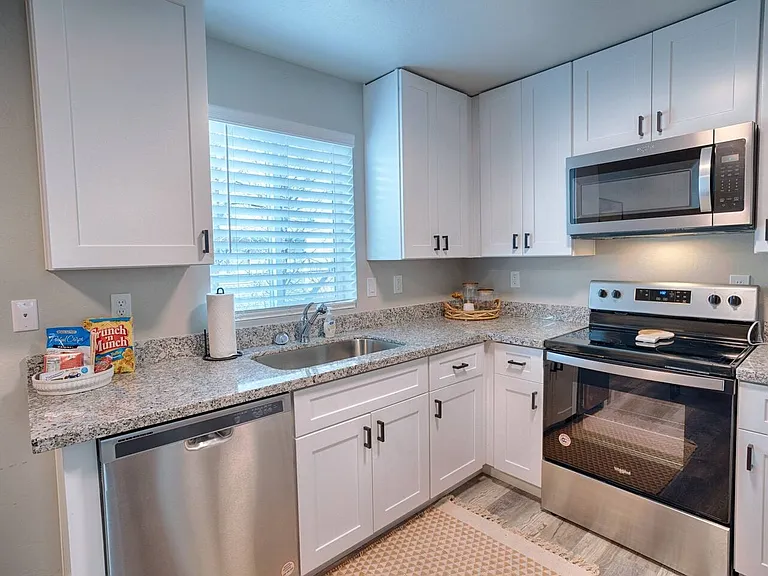 1110 W Woodland Lake Rd #C — Photo 4