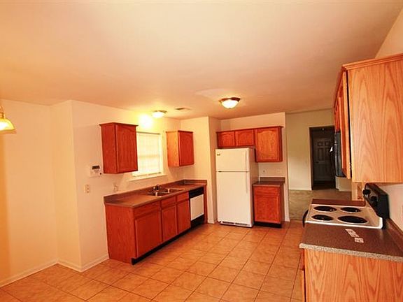 3rd image of 601 Sherard Cir