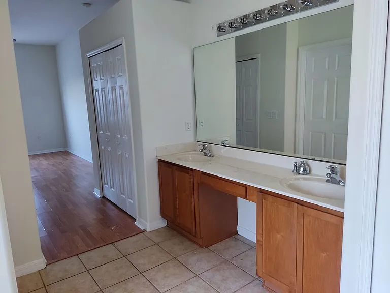 67 Parkway Dr — Photo 12