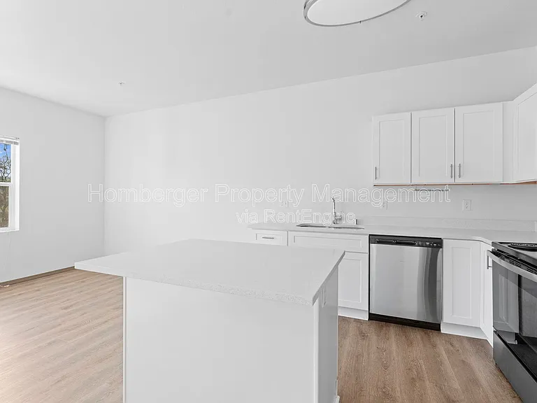 4th Ave Apartments — Photo 17