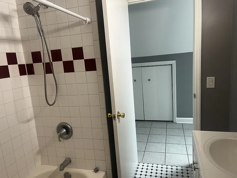 2710 W 23rd St #3 — Photo 5