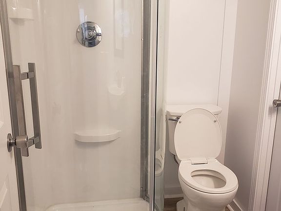 5th image of 228 S Walnut Ave Unit 3