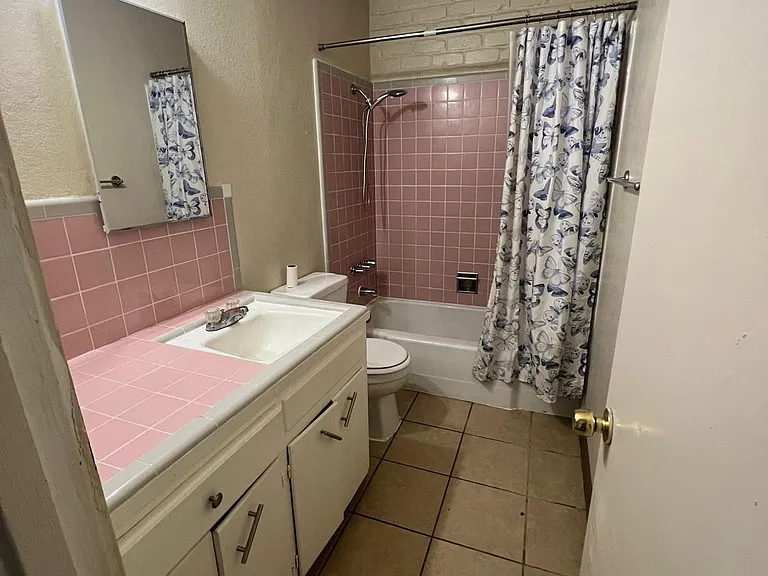 425 E Delano St — Photo 11