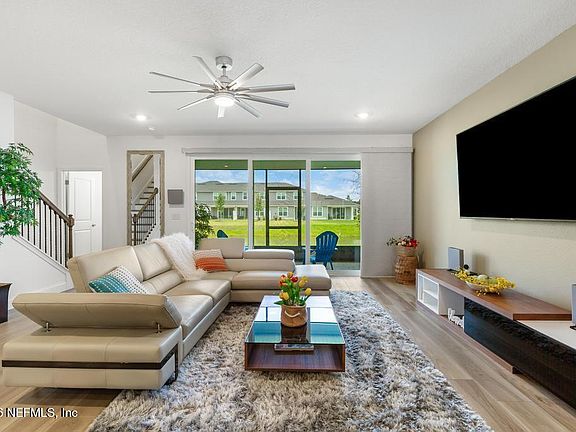 5th image of 217 SILVER MYRTLE Court