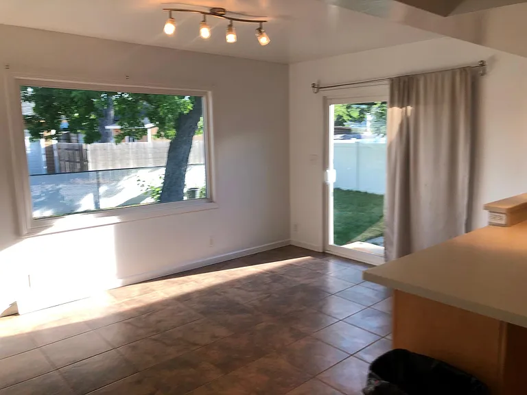 1412 Avenue D — Photo 4