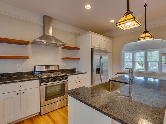 2nd image of 419 W Hudson Ave