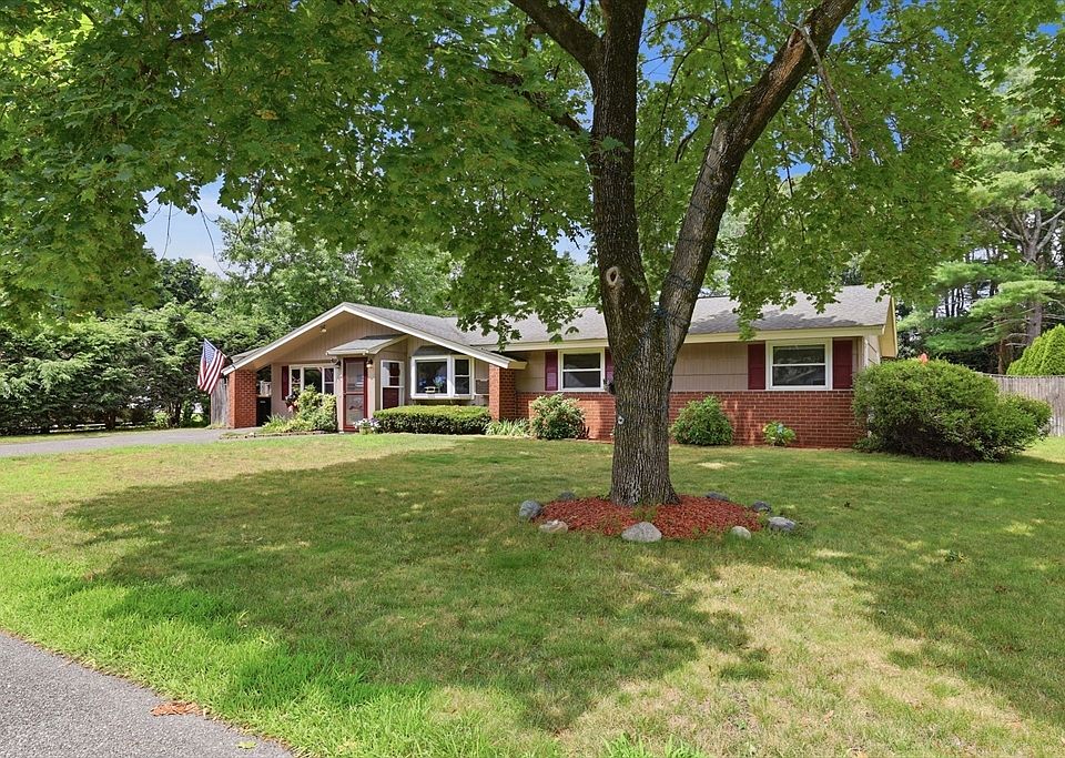 1st image of 8 Sloane Dr