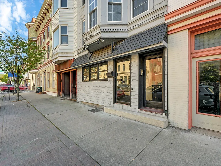 128 E Broad St #B — Photo 2