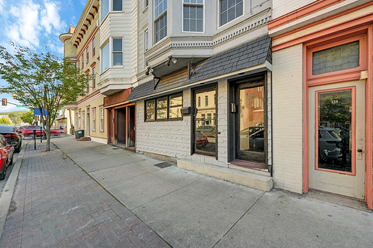 Building Photo - 128 E Broad St #B