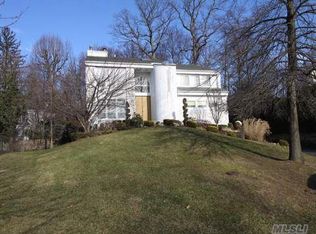 49 Bristol Dr, Manhasset, NY 11030