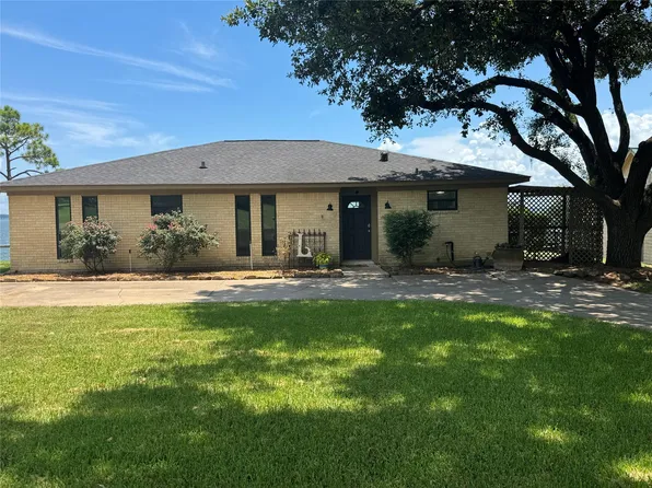 690 High Crest Dr, Pointblank, TX 77364