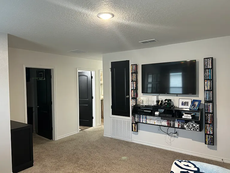 4884 Kensington Ln — Photo 32