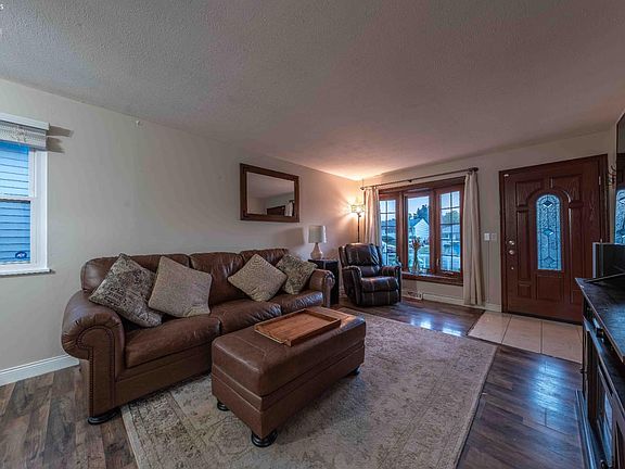 5th image of 303 Erieview Blvd