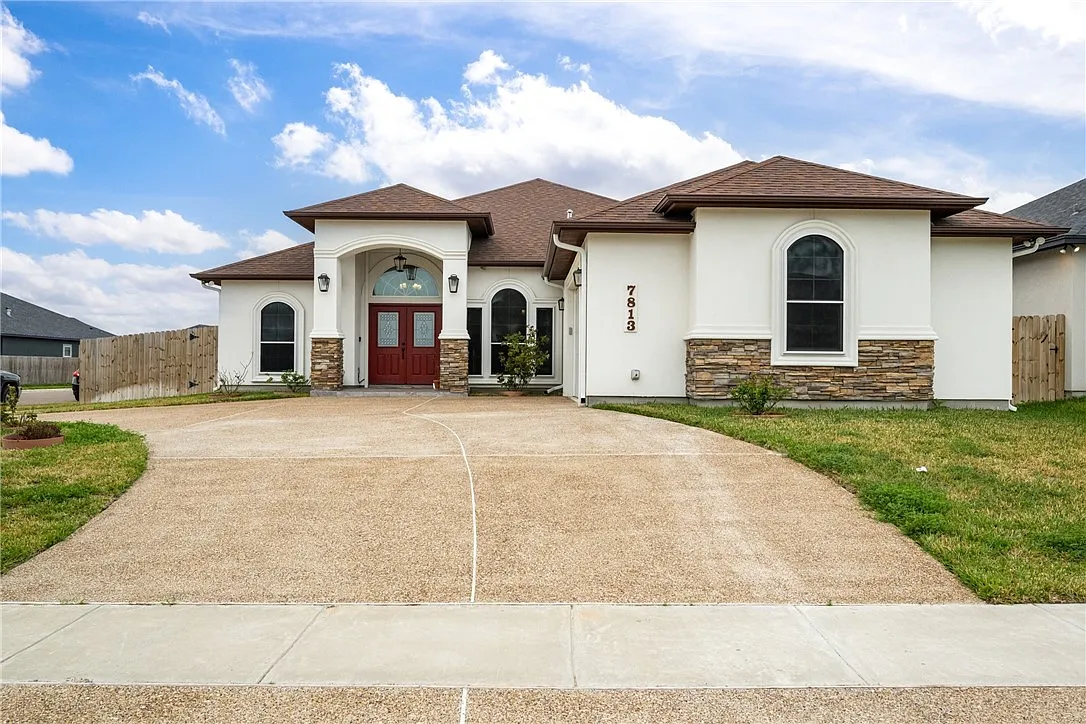 4 bed, 3.0 bath, 2389 sqft, $2,775 — Photo 1