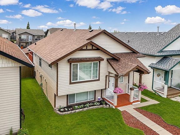 2nd image of 138 NW Lanterman Close