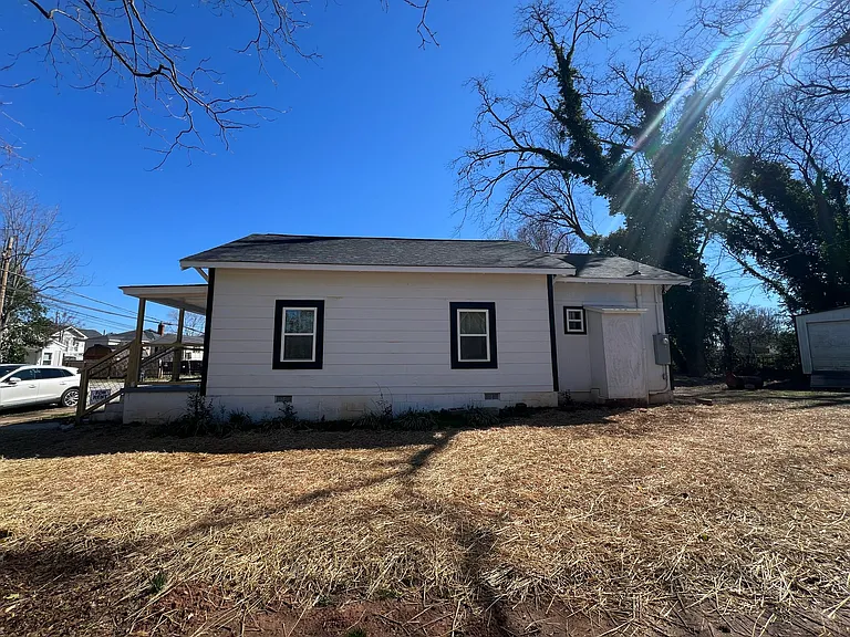 818 Salem St — Photo 6
