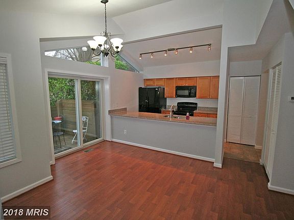 3rd image of 9826 Islandside Dr