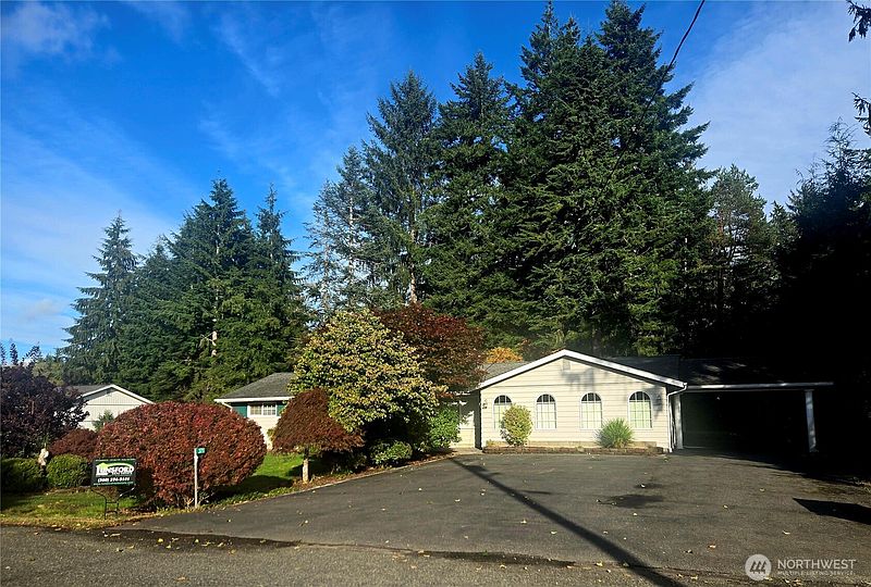 2nd image of 371 Evergreen Loop