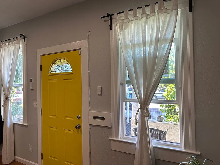 2816 Viola St — Photo 4