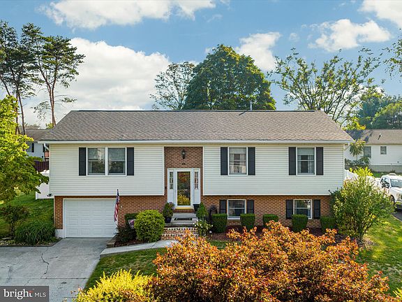 2nd image of 213 Pembridge Dr