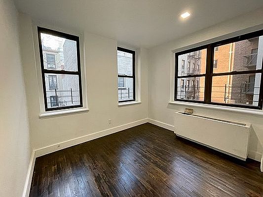 3rd image of 213 E 37th St #3MM