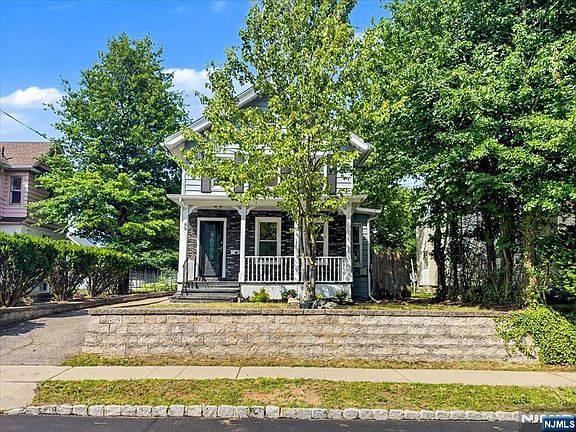3rd image of 89 W Hamilton Ave