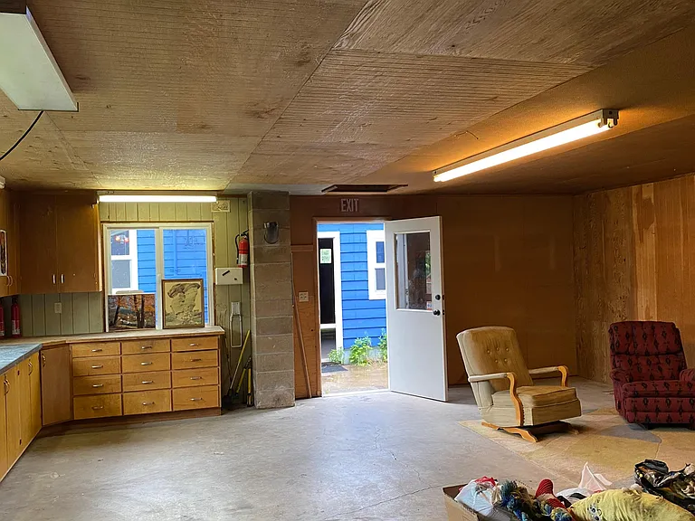 333 N Ave E — Photo 2