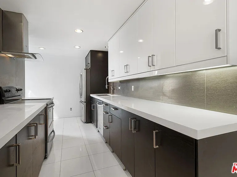 8550 Holloway Dr #405 — Photo 10