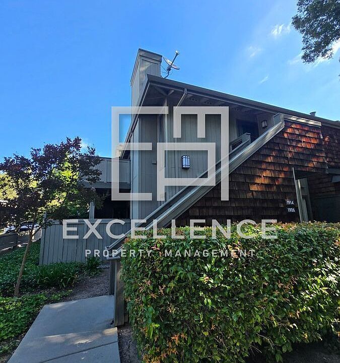 1st image of 1914 La Terrace Cir
