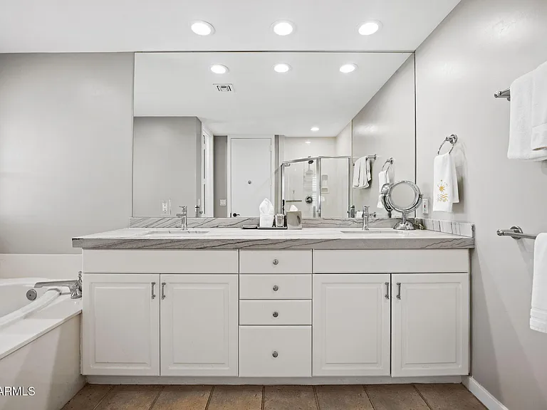 2802 E Camino Acequia Dr #8 — Photo 16