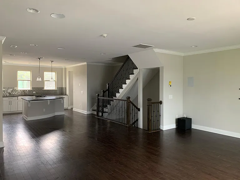 2631 Statesville Ave — Photo 2